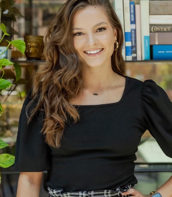 Portrait of Emma Gibson, REALTOR.